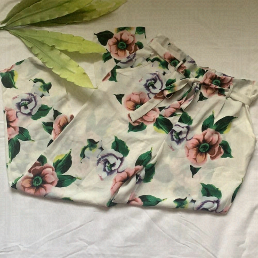 🌸nwt Revamped High Waisted Floral Pants🌸